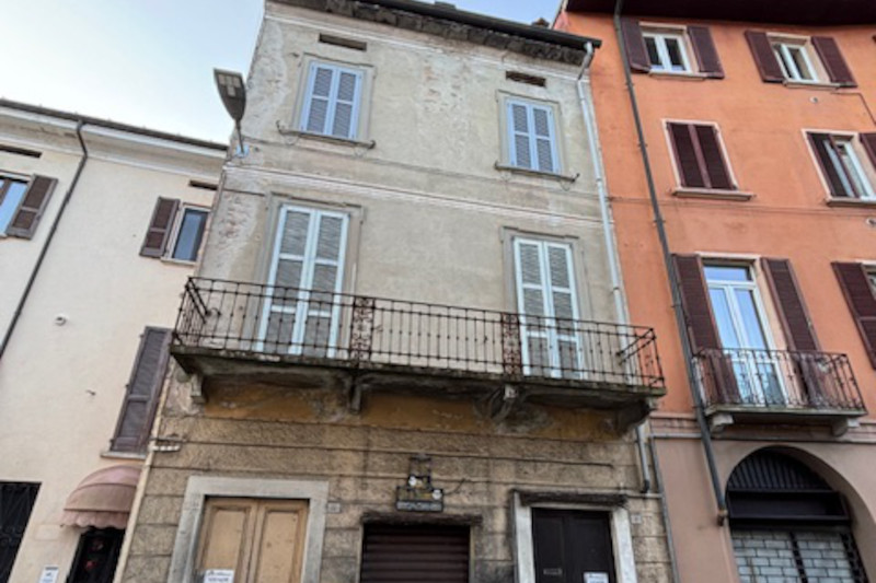 recupero-riqualificazione-edificio-storico-porto-ceresio-PRIMA-002