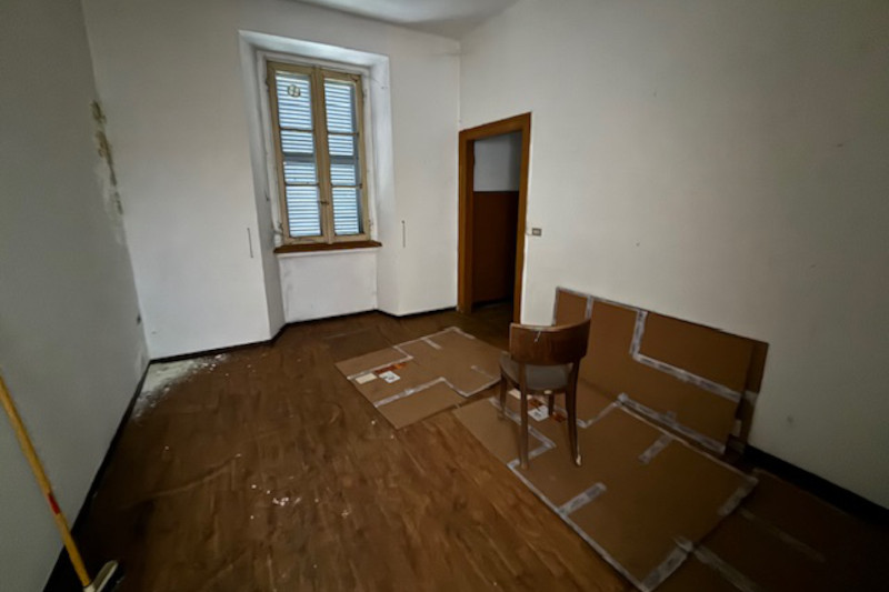 recupero-riqualificazione-edificio-storico-porto-ceresio-PRIMA-006